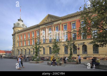 Historisches Gebäude der Sparkasse, ehemalige Hauptpost, Menschen, Marktplatz, Konstanz, Obersee, Bodensee, Bodenseegebiet, Baden-W Stockfoto