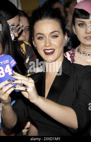 Katy Perry bei der Weltpremiere von Katy Perry: The Prismatic World Tour von EPIX am 26. März 2015 im Ace Hotel Theater in Los Angeles, USA. C Stockfoto