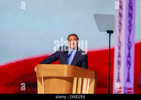 Chicago, Usa. August 2024. Leon E. Panetta, ehemaliger Verteidigungsminister der Vereinigten Staaten, spricht während des vierten Tages der Democratic National Convention (DNC) im United Center. Delegierte, Politiker und Anhänger der Demokratischen Partei treffen sich in Chicago, als die derzeitige Vizepräsidentin Kamala Harris zur Präsidentschaftskandidatin ihrer Partei ernannt wird. Die DNC findet vom 19. Bis 22. August statt. Quelle: SOPA Images Limited/Alamy Live News Stockfoto