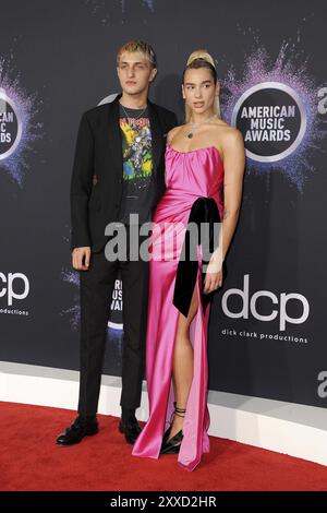 Dua Lipa und Anwar Hadid bei den American Music Awards 2019, die am 24. November 2019 im Microsoft Theater in Los Angeles, USA, stattfanden Stockfoto