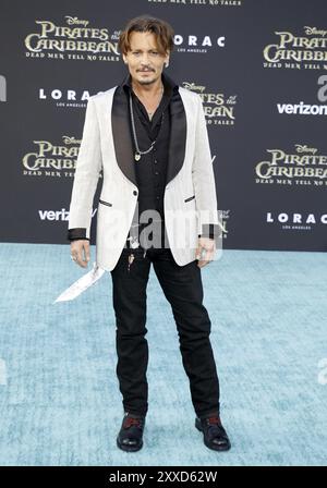 Johnny Depp bei der US-Premiere von „Pirates of the Caribbean: Dead Men Tell No Tales“ am 18. Mai 2017 im Dolby Theatre in Hollywood, USA Stockfoto