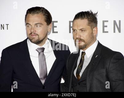 HOLLYWOOD, CA, Leonardo DiCaprio und Tom Hardy bei der Premiere von „The Revenant“ in Los Angeles im TCL Chinese Theatre in Hollywood, USA auf dece Stockfoto