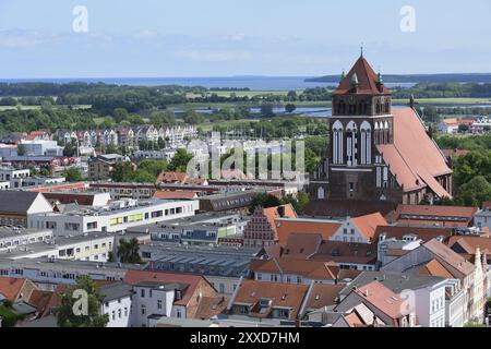 Blick vom St. Nikolai Dom auf den Museumshafen und den Greifswalder Bodden, Mecklenburg-Vorpommern, Deutschland, Europa Stockfoto