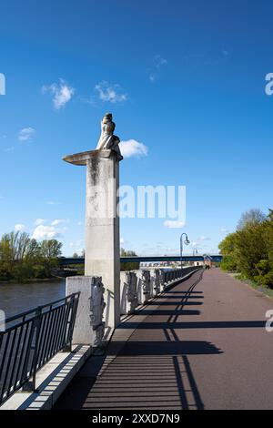 Promenade am Elbufer in Magdeburg Stockfoto