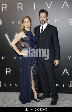 Amy Adams und Darren Le Gallo bei der Premiere von „Arrival“ in Los Angeles am 6. November 2016 im Regency Village Theater in Westwood, USA Stockfoto
