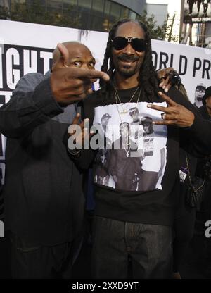 Snoop Dogg and Big Boi bei der Premiere von „Straight Out Compton“ in Los Angeles am 10. August 2015 im Microsoft Theater in Los Angeles, USA Stockfoto