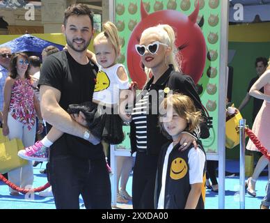 Christina Aguilera und Matthew Rutler bei der Premiere von „The Emoji Movie“ in Los Angeles am 23. Juli 2017 im Regency Theatre in Westwood, USA Stockfoto