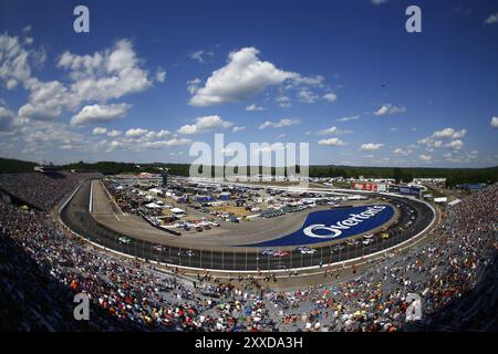 16. Juli 2017, Loudon, NH, USA: Die Teams der Monster Energy NASCAR Cup Series fahren während des Overton's 301 auf dem New Hampshire Motor Speedway in Loudon, NH Stockfoto