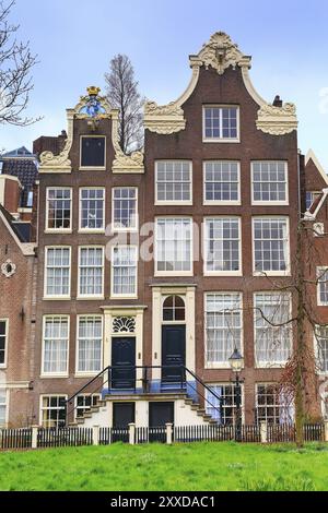 Begijnhof Innenhof mit niederländischen Häusern in Amsterdam, Niederlande Stockfoto