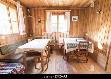 In einer rustikalen Holzhütte oder Hütte, Österreich, Europa Stockfoto