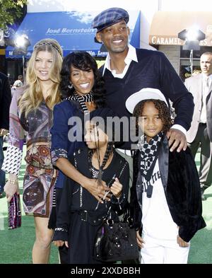 WESTWOOD, KALIFORNIEN, 26. OKTOBER 2008: Fergie, Jada Pinkett Smith, will Smith, Willow Smith und Jaden Smith bei der Premiere von Madagascar: ESCAP in Los Angeles Stockfoto