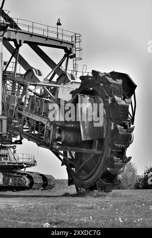 Gigantischer Bagger im stillgelegten Braunkohlebergwerk Ferropolis Stockfoto