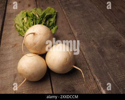 Kann Rübe auf einem rustikalen Holztisch mit Platz für text Stockfoto