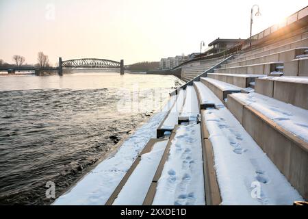 Am Elbufer in Magdeburg Stockfoto