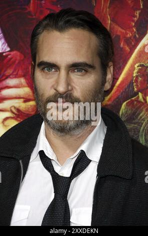 Joaquin Phoenix bei der Premiere von „Inhärent Vice“ in Los Angeles, die am 10. Dezember 2014 im TCL Chinese Theatre in Hollywood stattfand. Kredit: Lumeimages.c Stockfoto