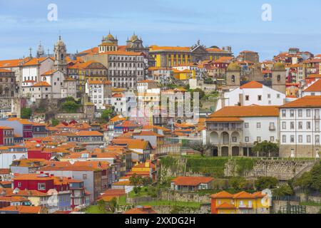 Porto, Portugal Altstadt Ribeira Luftaufnahme mit bunten traditionelle Häuser Stockfoto