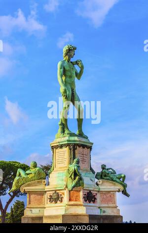 Florenz, Italien Florenz Piazzale Michelangelo mit David Replik Statue von Michelangelo Platz gegen den blauen Himmel Stockfoto