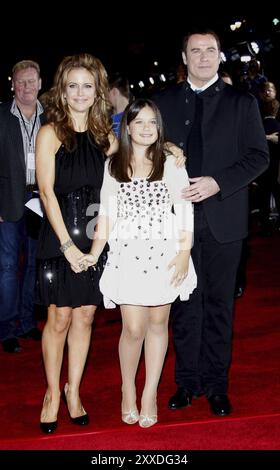 HOLLYWOOD, KALIFORNIEN, 9. NOVEMBER 2009: Kelly Preston, John Travolta und Ella Bleu Travolta bei der Uraufführung von Old Dogs im El Capitan Theat Stockfoto