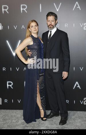 Amy Adams und Darren Le Gallo bei der Premiere von „Arrival“ in Los Angeles am 6. November 2016 im Regency Village Theater in Westwood, USA Stockfoto