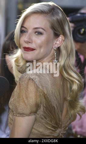 Sienna Miller bei der Sondervorführung von 'G.I. Joe: The Rise of the Cobra' fand am 6. August im Grauman's Chinese Theatre in Hollywood statt Stockfoto