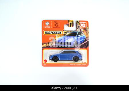 Matchbox Porsche Cayenne Turbo Toy Car Model in Box Verpackung – Wales, Großbritannien – 10. August 2024 Stockfoto