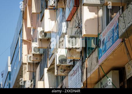 Islamabad, Pakistan. August 2024. Klimaanlagen in einem Haus in Islamabad, 21. August 2024. Fotografiert im Auftrag des Bundesministeriums für wirtschaftliche Zusammenarbeit und Entwicklung Credit: dpa/Alamy Live News Stockfoto