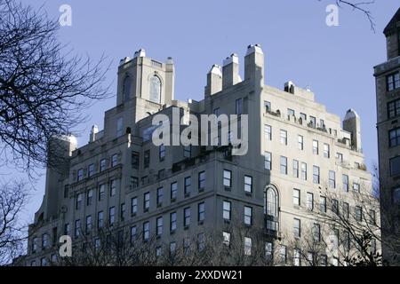 New York, NY, USA, 17. Dezember 2004: Medienmogul Rupert Murdoch versucht, eine neue Wohnung an der 834 5th Avenue in Manhattan zu beschaffen. Er zielt auf das Penthouse und kauft die 13., 14. Und 15. Etage. ***æøå*** Stockfoto