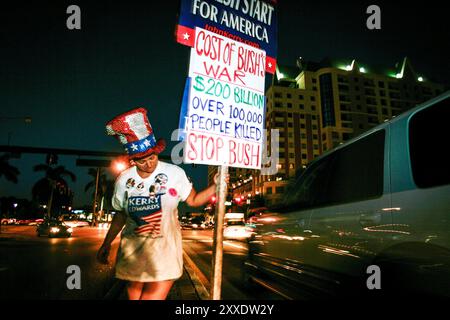 West Palm Beach, FL, USA, 20041101; Wahltag für die Präsidentschaftswahlen 2004. Rührwerke mit Schildern an jeder Kreuzung. Foto: Orjan F. Ellingvag/Dagbladet Sygma Stockfoto