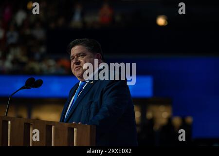 Chicago, Usa. August 2024. Gouverneur J.B. Pritzker (Demokrat von Illinois) hält am Dienstag, den 20. August 2024, auf der Democratic National Convention 2024 in Chicago, Illinois, USA, im United Center. Foto: Annabelle Gordon/CNP/ABACAPRESS. COM Credit: Abaca Press/Alamy Live News Stockfoto