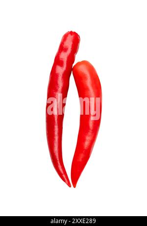 Der Satz roter Chilischoten oder Cayennepfeffer von oben ist auf weißem Hintergrund mit Beschneidungspfad isoliert. Stockfoto