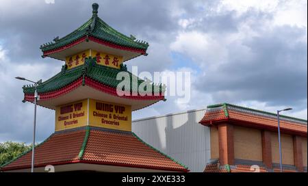 Wing Yip Restaurant und Lebensmittelgeschäft in Oldham Road, Manchester, Großbritannien Stockfoto