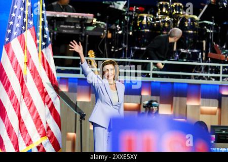 Chicago, Illinois, USA. August 2024. Die ehemalige Parlamentssprecherin Nancy Pelosi spricht am dritten Tag der Demokratischen Nationalversammlung (DNC) im United Center. (Credit Image: © Jeremy Hogan/SOPA Images via ZUMA Press Wire) NUR REDAKTIONELLE VERWENDUNG! Nicht für kommerzielle ZWECKE! Stockfoto