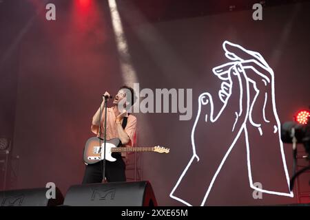 Die Indie-Pop-Band Nation of Language tritt in All Points East, Victoria Park, London auf. August 2024 Stockfoto