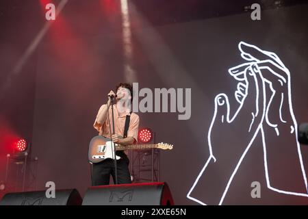 Die Indie-Pop-Band Nation of Language tritt in All Points East, Victoria Park, London auf. August 2024 Stockfoto