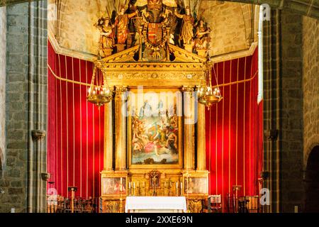 Hauptaltarbild und Gemälde der Dreifaltigkeit, eine Kopie der berühmten Gloria von Tizian, Kloster San Jerónimo de Yuste, 15. Jahrhundert Stockfoto