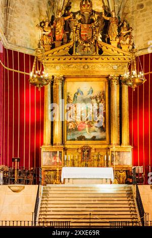 Hauptaltarbild und Gemälde der Dreifaltigkeit, eine Kopie der berühmten Gloria von Tizian, Kloster San Jerónimo de Yuste, 15. Jahrhundert Stockfoto