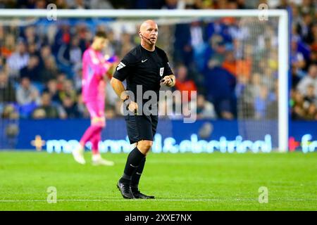 Hillsborough Stadium, Sheffield, England - 24. August 2024 Schiedsrichter Simon Hooper - während des Spiels Sheffield Wednesday gegen Leeds United, EFL Championship, 2024/25, Hillsborough Stadium, Sheffield, England - 24. August 2024 Credit: Arthur Haigh/WhiteRosePhotos/Alamy Live News Stockfoto