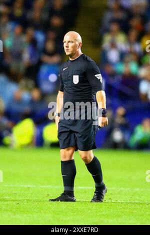 Hillsborough Stadium, Sheffield, England - 24. August 2024 Schiedsrichter Simon Hooper - während des Spiels Sheffield Wednesday gegen Leeds United, EFL Championship, 2024/25, Hillsborough Stadium, Sheffield, England - 24. August 2024 Credit: Arthur Haigh/WhiteRosePhotos/Alamy Live News Stockfoto