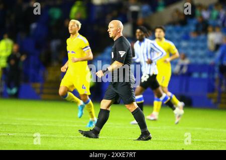 Hillsborough Stadium, Sheffield, England - 24. August 2024 Schiedsrichter Simon Hooper - während des Spiels Sheffield Wednesday gegen Leeds United, EFL Championship, 2024/25, Hillsborough Stadium, Sheffield, England - 24. August 2024 Credit: Arthur Haigh/WhiteRosePhotos/Alamy Live News Stockfoto