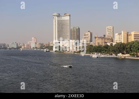 Kairos Stadtbild mit berühmten Gebäuden am nil Stockfoto