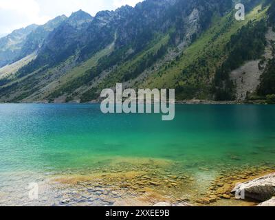 Blick auf den Lac de Gaube im Nationalpark Pyrenäen im Südwesten Frankreichs Stockfoto
