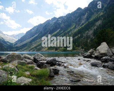 Blick auf den Lac de Gaube im Nationalpark Pyrenäen im Südwesten Frankreichs Stockfoto
