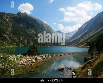 Blick auf den Lac de Gaube im Nationalpark Pyrenäen im Südwesten Frankreichs Stockfoto