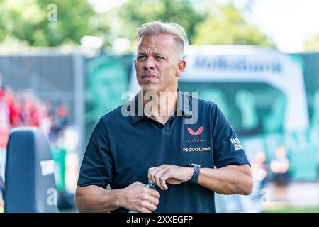 Münster, Deutschland. August 2024. 24.08.2024, SC Preussen Münster vs. 1. FC Kaiserslautern, 2. Bundesliga, 3. Spieltag Wichtiger Hinweis: Gemaess den Vorgaben der DFL Deutsche Fussball Liga bzw. Des DFB Deutscher Fussball-Bund ist es untersagt, in dem Stadion und/oder vom Spiel angefertigte Fotoaufnahmen in Form von Sequenzbildern und/oder videoaehnlichen Fotostrecken zu verwerten Foto: Bahho Kara/Kirchner-Media Credit: dpa/Alamy Live News Stockfoto