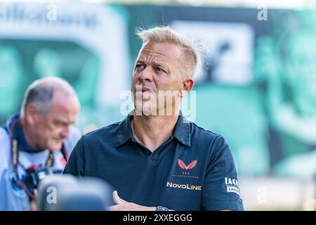 Münster, Deutschland. August 2024. 24.08.2024, SC Preussen Münster vs. 1. FC Kaiserslautern, 2. Bundesliga, 3. Spieltag Wichtiger Hinweis: Gemaess den Vorgaben der DFL Deutsche Fussball Liga bzw. Des DFB Deutscher Fussball-Bund ist es untersagt, in dem Stadion und/oder vom Spiel angefertigte Fotoaufnahmen in Form von Sequenzbildern und/oder videoaehnlichen Fotostrecken zu verwerten Foto: Bahho Kara/Kirchner-Media Credit: dpa/Alamy Live News Stockfoto