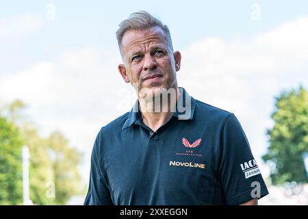 Münster, Deutschland. August 2024. 24.08.2024, SC Preussen Münster vs. 1. FC Kaiserslautern, 2. Bundesliga, 3. Spieltag Wichtiger Hinweis: Gemaess den Vorgaben der DFL Deutsche Fussball Liga bzw. Des DFB Deutscher Fussball-Bund ist es untersagt, in dem Stadion und/oder vom Spiel angefertigte Fotoaufnahmen in Form von Sequenzbildern und/oder videoaehnlichen Fotostrecken zu verwerten Foto: Bahho Kara/Kirchner-Media Credit: dpa/Alamy Live News Stockfoto