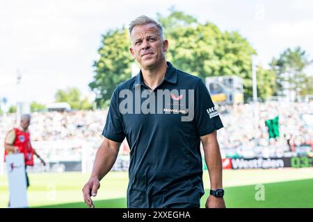 Münster, Deutschland. August 2024. 24.08.2024, SC Preussen Münster vs. 1. FC Kaiserslautern, 2. Bundesliga, 3. Spieltag Wichtiger Hinweis: Gemaess den Vorgaben der DFL Deutsche Fussball Liga bzw. Des DFB Deutscher Fussball-Bund ist es untersagt, in dem Stadion und/oder vom Spiel angefertigte Fotoaufnahmen in Form von Sequenzbildern und/oder videoaehnlichen Fotostrecken zu verwerten Foto: Bahho Kara/Kirchner-Media Credit: dpa/Alamy Live News Stockfoto