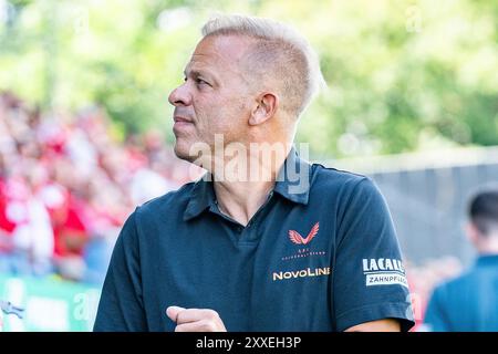 Münster, Deutschland. August 2024. 24.08.2024, SC Preussen Münster vs. 1. FC Kaiserslautern, 2. Bundesliga, 3. Spieltag Wichtiger Hinweis: Gemaess den Vorgaben der DFL Deutsche Fussball Liga bzw. Des DFB Deutscher Fussball-Bund ist es untersagt, in dem Stadion und/oder vom Spiel angefertigte Fotoaufnahmen in Form von Sequenzbildern und/oder videoaehnlichen Fotostrecken zu verwerten Foto: Bahho Kara/Kirchner-Media Credit: dpa/Alamy Live News Stockfoto