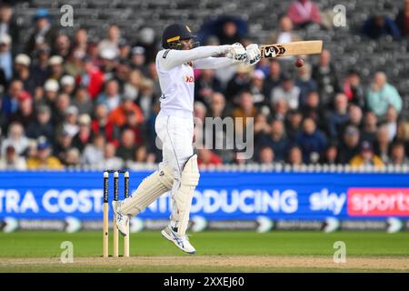 Kamindu Mendis aus Sri Lanka erreicht eine Lieferung während der England Men gegen Sri Lanka 1st Rothesay Test Match Day 4 in Old Trafford, Manchester, Großbritannien, 24. August 2024 (Foto: Craig Thomas/News Images) Stockfoto