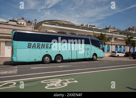 Barnes Coaches Luxusbus parkt am Strand von Brighton. Stockfoto